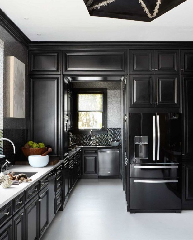 , trang trí phòng bếp với tông màu đen huyền bí