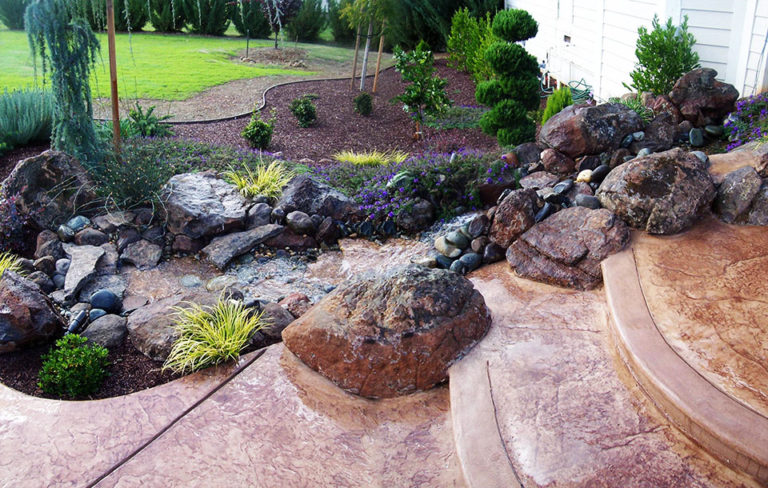 , 15 ý tưởng trang trí sân vườn ấn tượng với đá tự nhiên