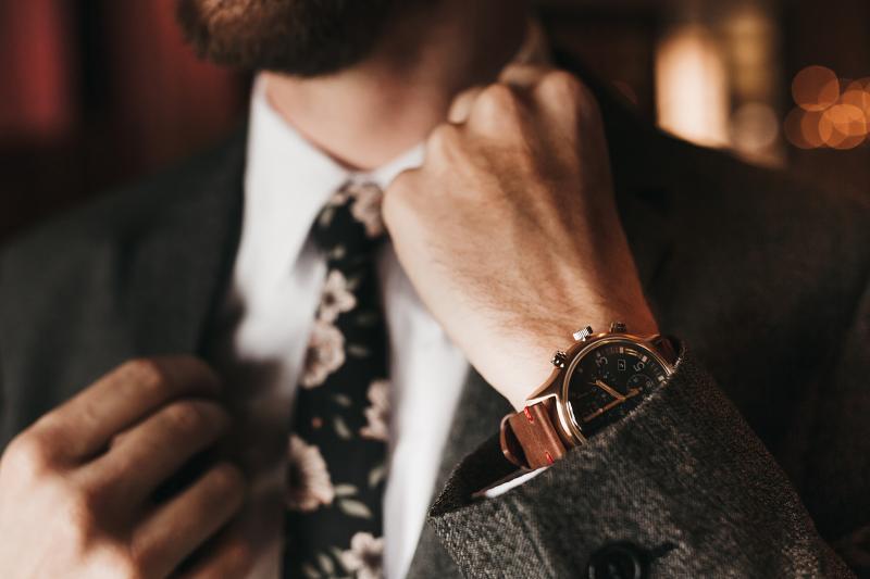 bí quyết mặc đẹp, đồng hồ nam, phong cách, tips, phối trang phục hợp đồng hồ cho quý ông tuổi trung niên