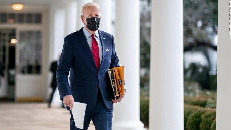 Mổ xẻ phong cách thời trang của Tổng thống Mỹ John Biden
