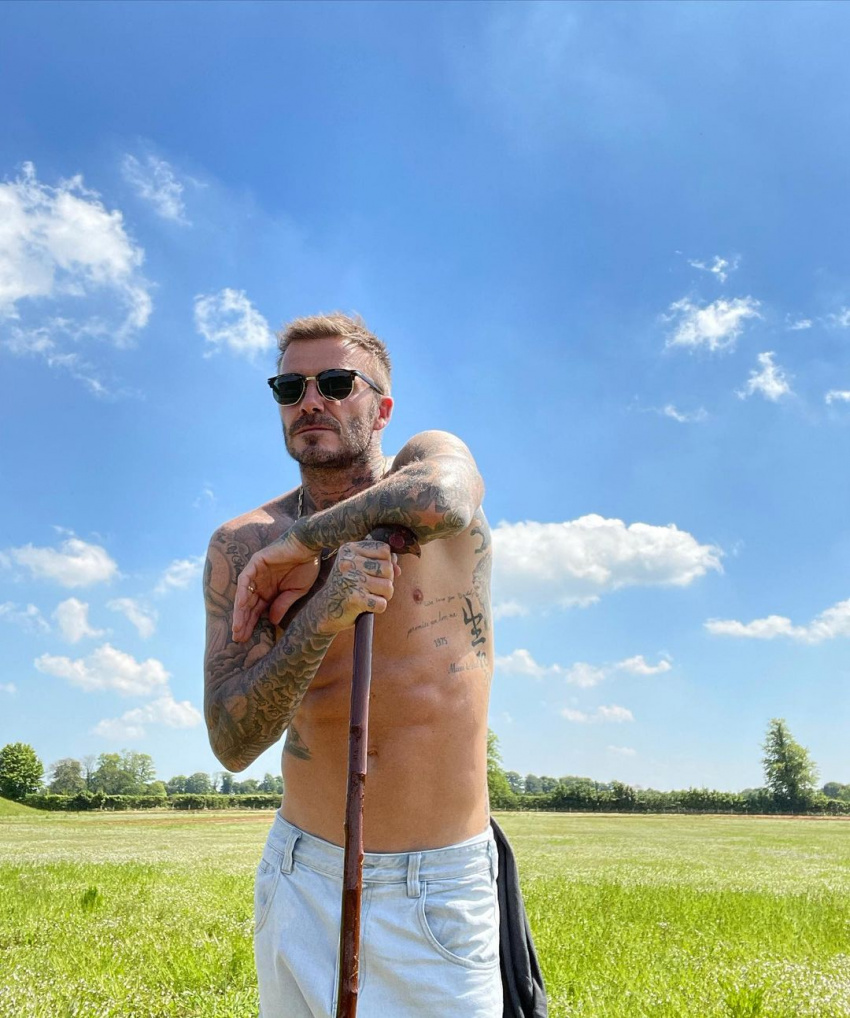 Cách tập cơ bụng với con lăn như David Beckham
