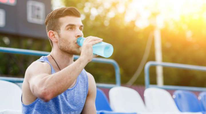 Nước uống thể thao có tốt không? Có nên uống khi tập luyện?