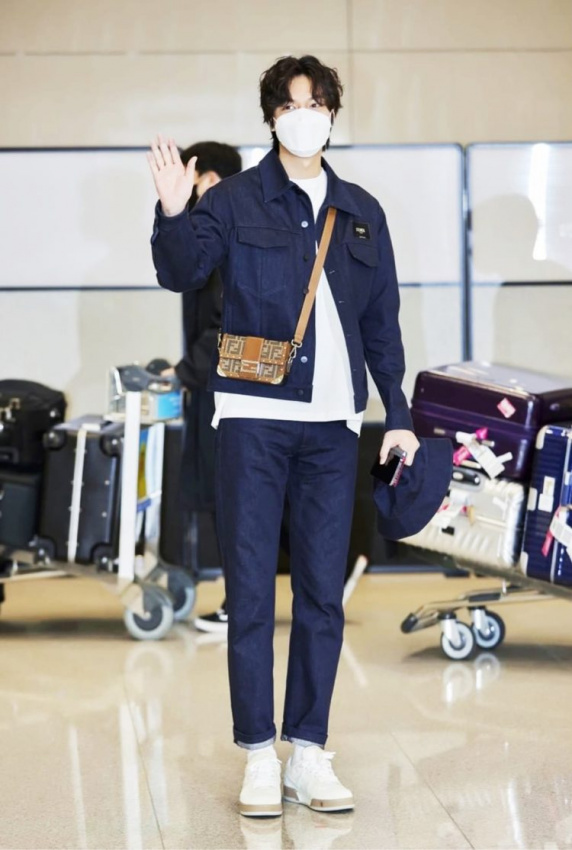 Phong cách thời trang của Lee Min Ho ở sân bay