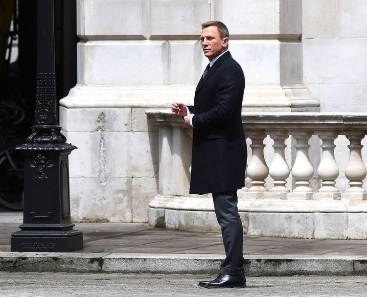 Giày của James Bond