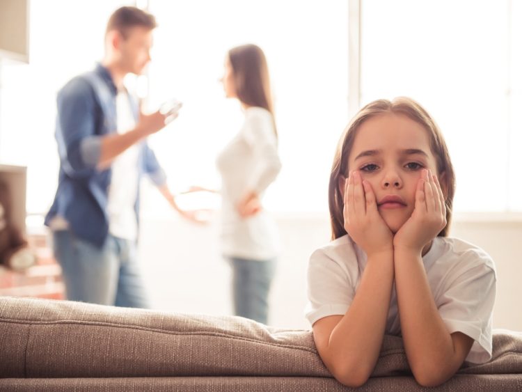 Làm thế nào để xoa dịu nỗi đau của con trẻ khi cha mẹ ly hôn?