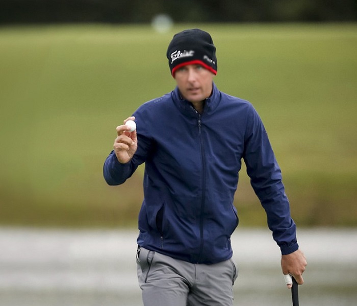 áo khoác golf – phụ kiện không thể thiếu khi chơi golf vào ngày đông lạnh giá