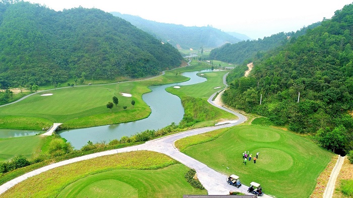 phoenix golf resort – nơi được ví như 'hạ long trên cạn' của mảnh đất hòa bình