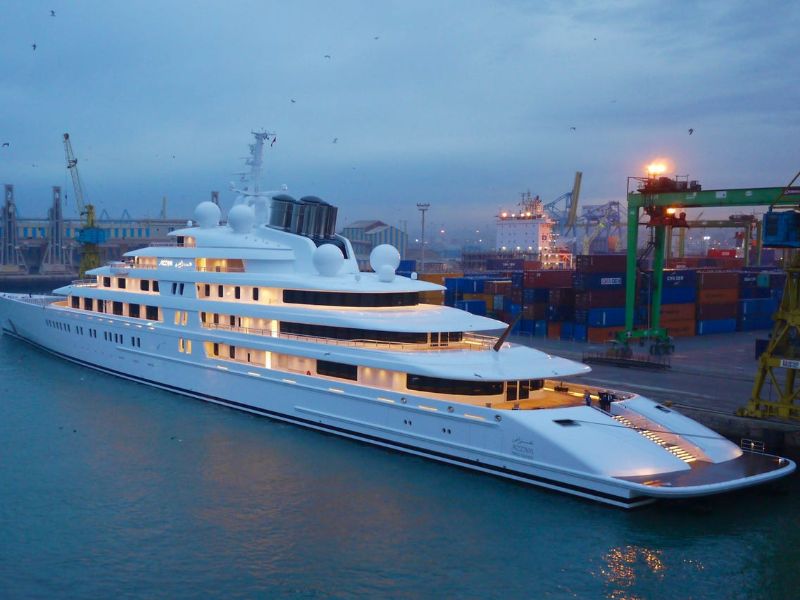 Du thuyền Azzam – Siêu du thuyền đắt giá nhất thế giới