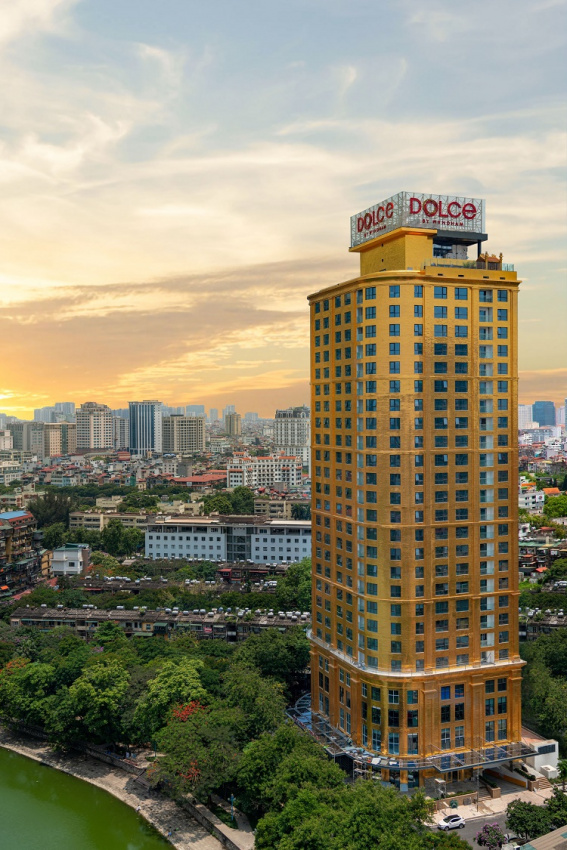 Khám phá nội thất xa hoa của khách sạn dát vàng ở Hà Nội