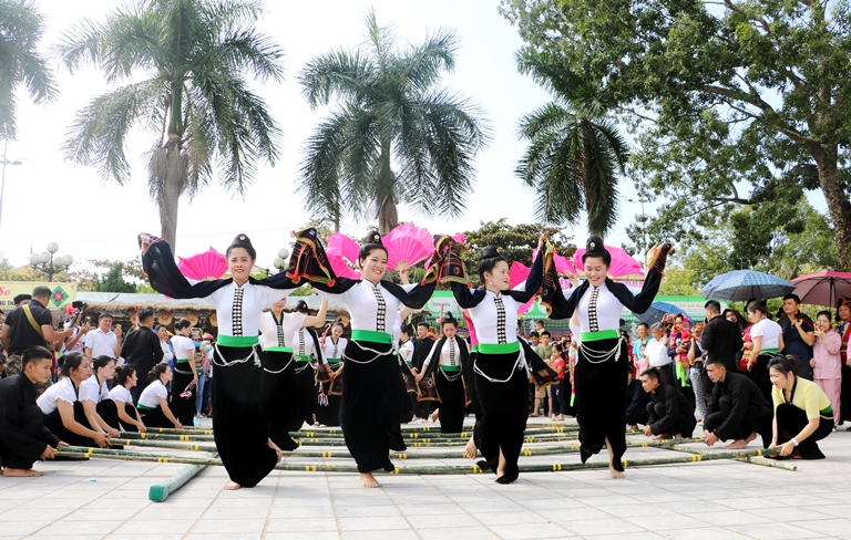 khám phá nét đặc sắc múa xòe truyền thống của dân tộc thái