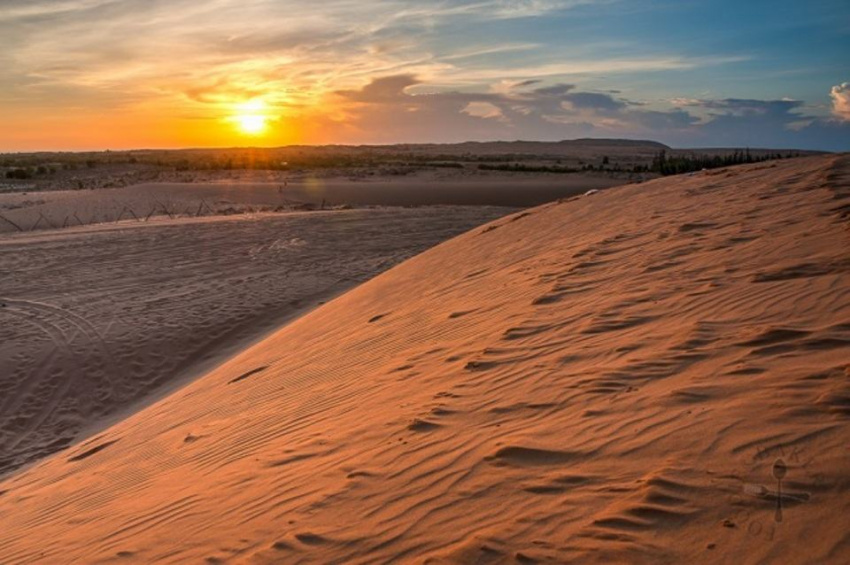đồi cát mũi né: khám phá “sa mạc” huyền bí đầy lôi cuốn ở biển phan thiết