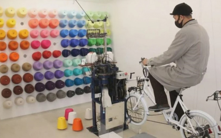 Ngỡ như đùa nhưng có thật: Nhà máy Nhật Bản cho phép bạn đan tất bằng cách đi xe đạp