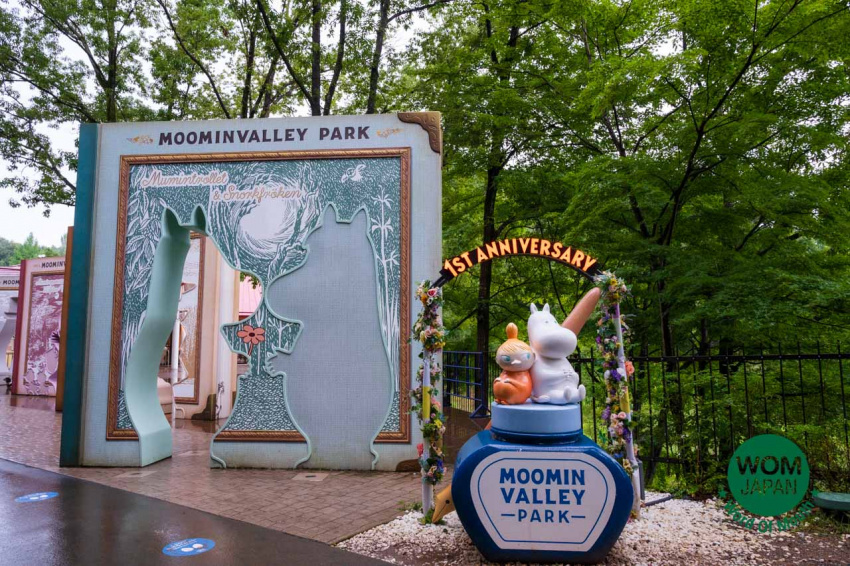 Một bầu trời màu sắc như cầu vồng được làm bằng ô – Khu vườn thần tiên của xứ sở Bắc Âu – Moomin Valley Park, Tokyo