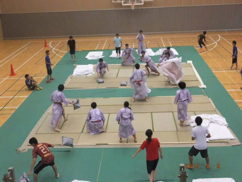 Từ trò đùa ném gối của trẻ em nay trở thành môn thể thao quốc gia ở Nhật