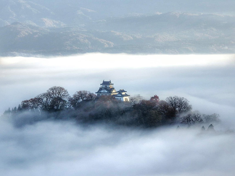 Lâu đài lơ lửng trong biển mây ở Nhật, ai cũng ước mong được đến một lần