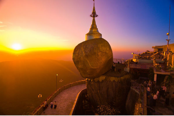 Chùa Đá Vàng ở Myanmar kiệt tác của thiên nhiên