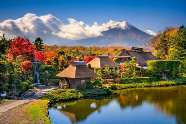 Làng cổ Oshino Hakkai ở Nhật Bản