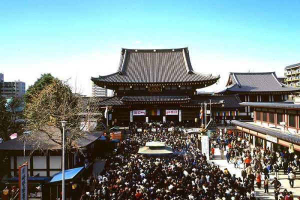 Phong tục đi lễ chùa đầu năm ở Nhật Bản