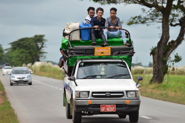 khám phá, trải nghiệm, bất ngờ với nét giao thông khác biệt tại myanmar