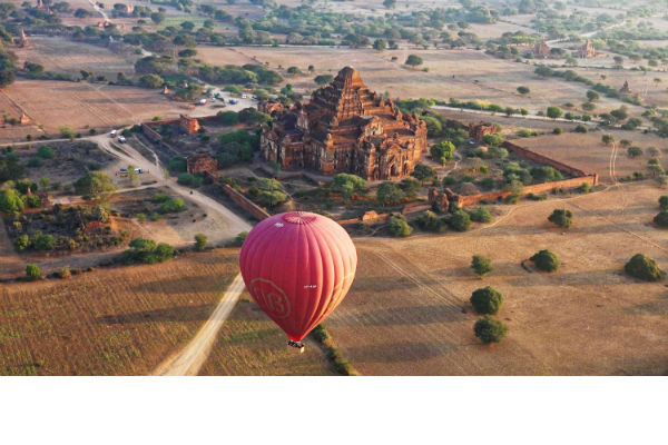 Khinh khí cầu ở Bagan trải nghiệm nên thử một lần trong đời.