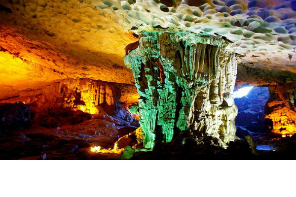 Khám phá những hang động ở Vịnh Hạ Long