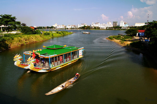 Một chuyến du thuyền trên sông Hương thơ mộng