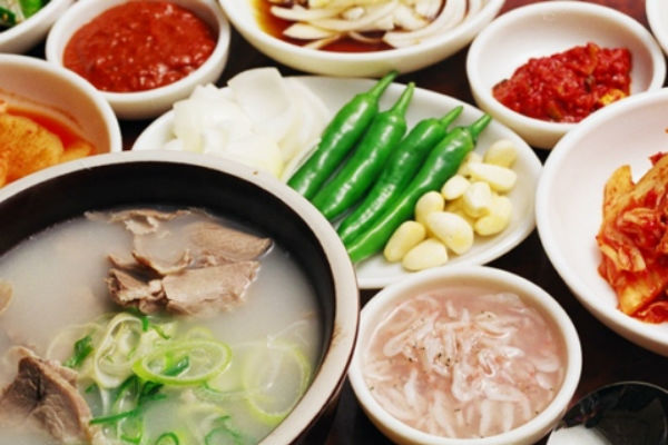 Thưởng thức món canh thịt lợn đặc sản Busan Hàn Quốc