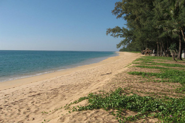 khám phá, trải nghiệm, dạo bước dọc bãi biển mai khao ở phuket