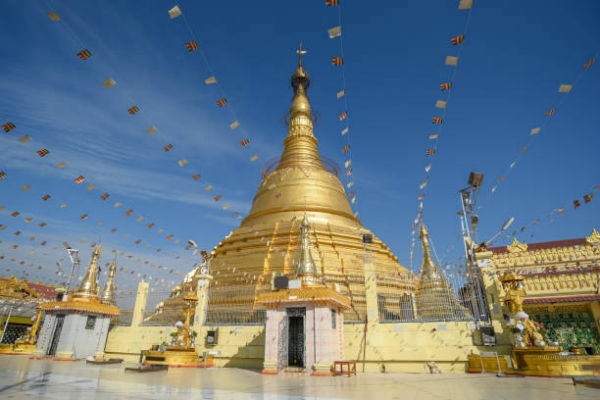 Chùa Botataung ở Myanmar mang kiến trúc Phật giáo lâu đời nhất c