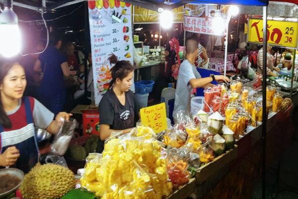 Chợ đồ ăn Pratu Chang Pheuak ở Chiang Mai