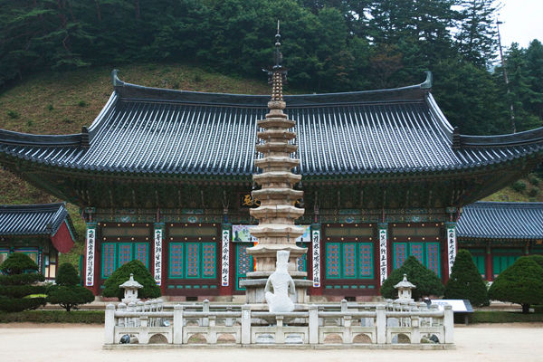 Đền Woljeongsa là một di tích văn hóa đại diện của Pyeongchang