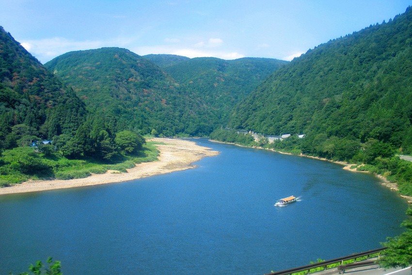 9 địa điểm chèo thuyền xuôi dòng tại Nhật Bản nơi bạn có thể ngắm cảnh vừa thưởng thức bữa ăn
