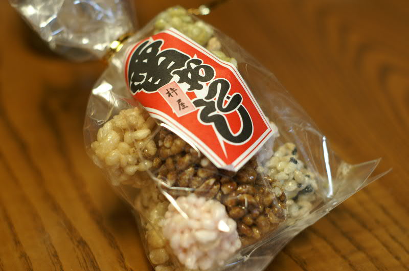 asakusa, bánh gạo, thực phẩm, hàng hoá tổng hợp, những món quà lưu niệm, quà lưu niệm, nhật bản, 20 món quà lưu niệm đặc trưng của tokyo tại khu phố asakusa