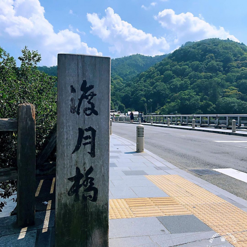 togetsukyo bridge, fushimi, gion, xe điện, ga kyoto, arashiyama, di sản thế giới, đền và điện thờ, điểm chụp hình check-in, nhật bản, 20 địa điểm chụp ảnh đẹp ở kyoto: từ những tòa nhà lịch sử đến cảnh quan thiên nhiên