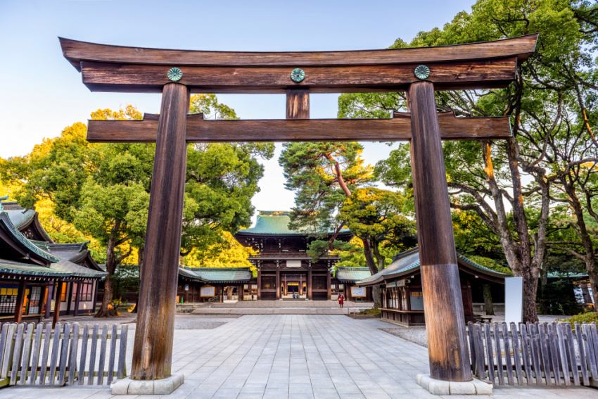 Nghi thức cầu nguyện ở đền và chùa tại Nhật Bản có gì khác nhau?