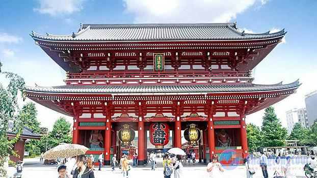 “Rút trúng quẻ Hung, đổi xấu thành tốt” ở đền Asakusa