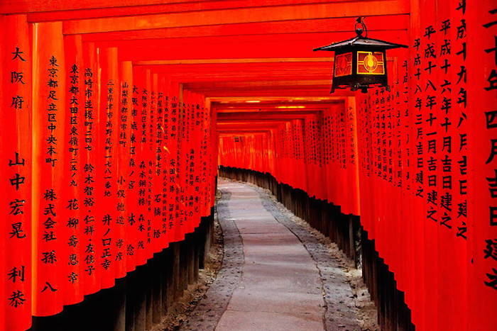 Check- in ngôi đền Fushimi Inari “Lạc trôi” ở Nhật