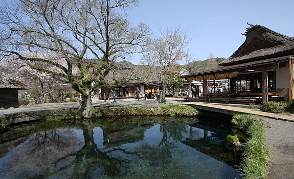Bạn sẽ tin rằng cổ tích có thật sau khi ngắm nhìn 4 ngôi làng cổ này của Nhật