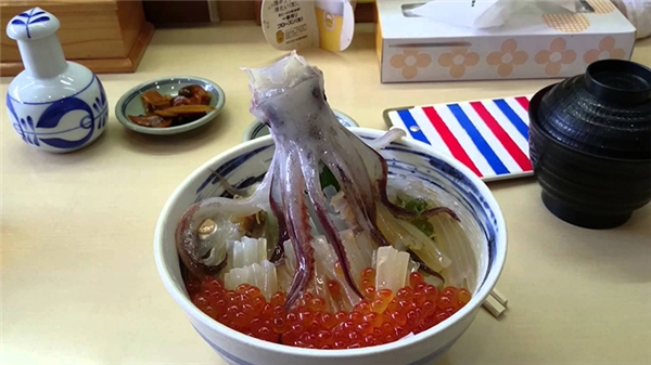 Rùng mình với cách “ăn tươi nuốt sống” tàn nhẫn của người Nhật