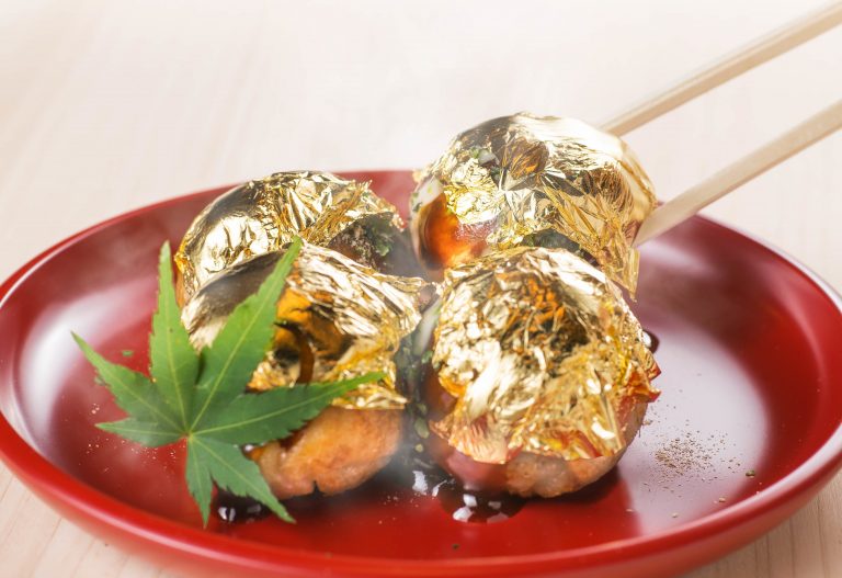 kanazawa, takoyaki, thành phố vàng, quê hương của takoyaki không phải osaka, mà là “thành phố vàng” nơi có món takoyaki bọc trong vàng thật
