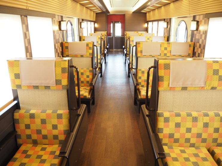 tàu điện du lịch, hãy bước lên chuyến tàu đưa bạn ngược về cố đô kyoto thời xưa