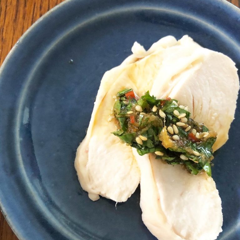 Kyoko’s cooking: Ức gà hấp rưới sốt gừng và rau ngò