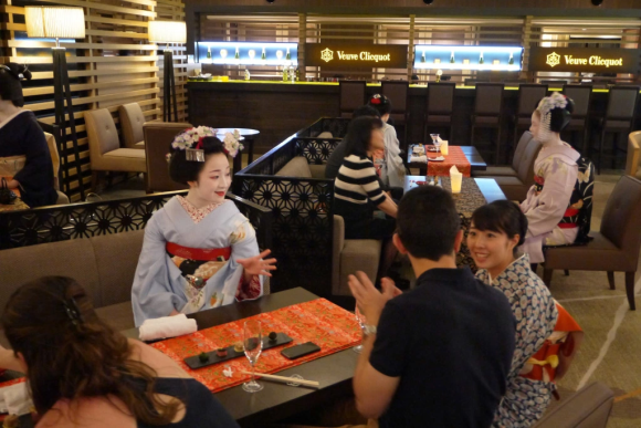 cơ hội trò chuyện hiếm hoi với các geisha thực thụ dành cho người yêu thích văn hoá truyền thống nhật bản