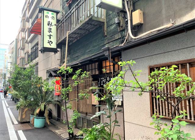 Hoài niệm với không gian cổ kính của quán rượu Izakaya thuẩn Nhật cổ nhất xứ Phù Tang