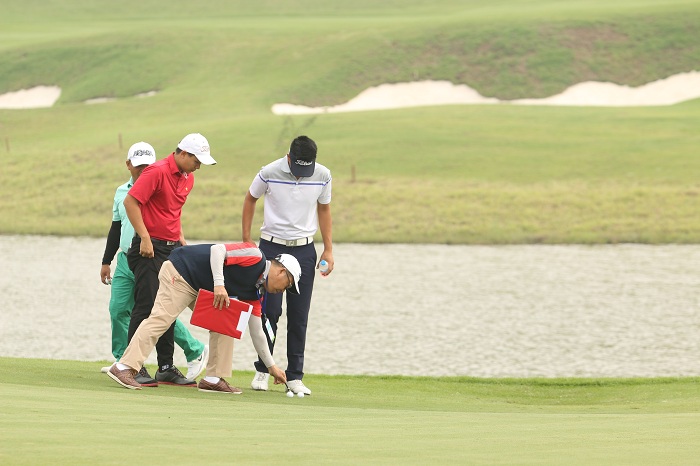 kỹ thuật golf, luật thi đấu, tại sao luật golf 2019 cho phép golfer nhấc bóng lên kiểm tra không cần thông báo?