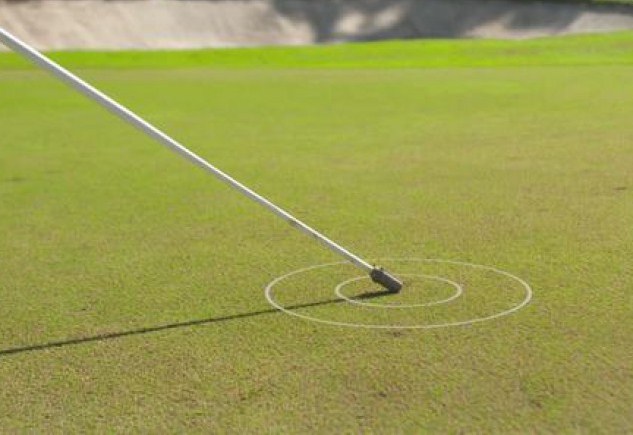 Luật golf 2019 loại bỏ điều luật cấm chạm vào đường line chơi bóng trên vùng cỏ green