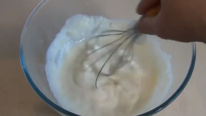 kem tươi, whipped cream, cách làm kem tươi, cách làm whipped cream, cách làm whipping cream, hướng dẫn làm whipped cream, hướng dẫn làm kem tươi, tự làm kem tươi (whipped cream) tại nhà chỉ từ sữa tươi và gelatine