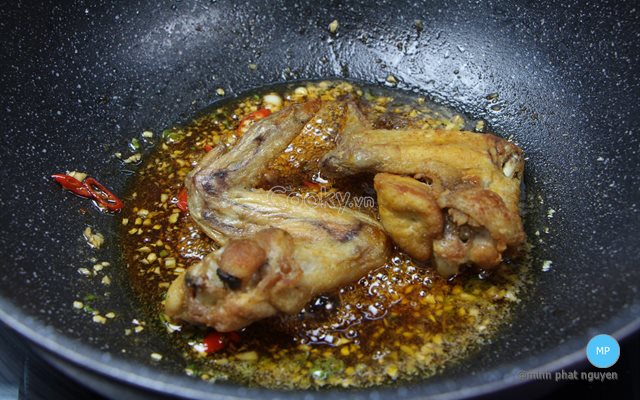 gà chiên, gà chiên nước mắm, cánh gà chiên nước mắm, cách làm gà chiên nước mắm, công thức gà chiên nước mắm, cách làm cánh gà chiên sốt mắm hành mặn ngọt thơm phức