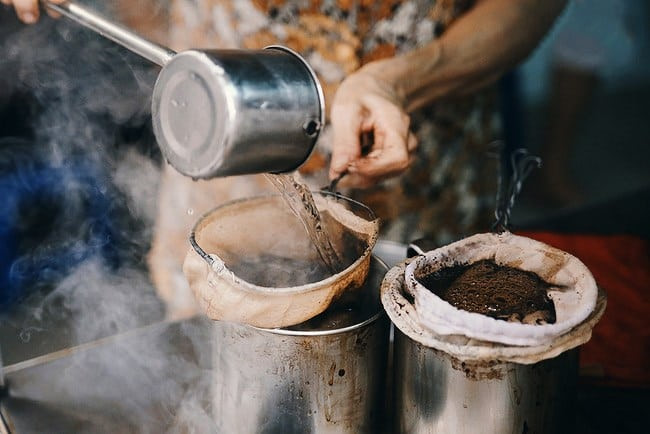 cà phê sài gòn, cà phê sài thành, đặc trưng cà phê ở sài gòn, khám phá cà phê sài gòn, cách uống cà phê sài gòn, văn hóa ẩm thực sài gòn, văn hóa cà phê sài gòn