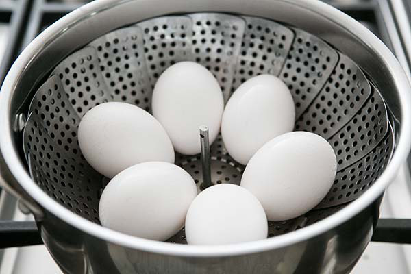 trứng, luộc trứng kiểu mới, luộc trứng bằng hấp, cách luộc trứng bằng hấp, hấp trứng có ưu điểm gì, quả trứng hấp có khác gì so với trứng luộc thông thường?